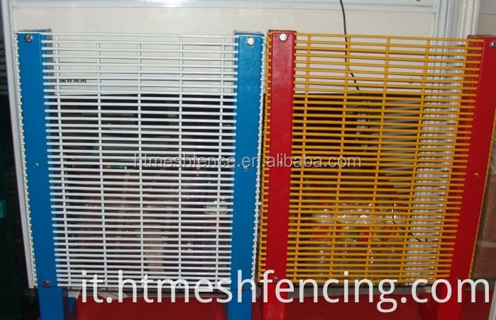 Sicurezza anti-climb rivestita in polvere 358 Fence 12,7 * 76,2mm * 2,1m (h) con 60 * 80 * 2mm Post